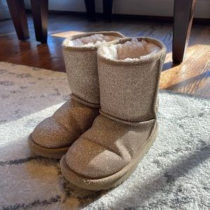 Toddler size 11 UGGs!!! Great condition- Hardly worn!
